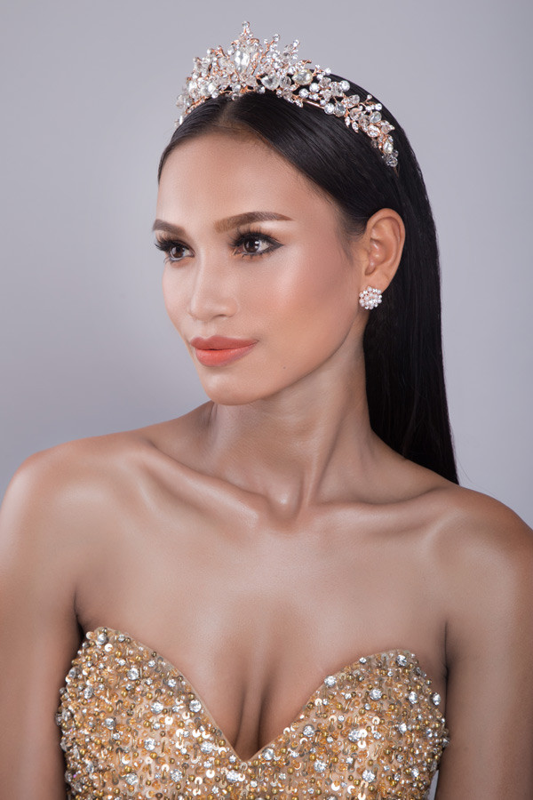 Son màu cam đất dạng lì cũng là lựa chọn phù hợp với các cô gái da bánh mật.