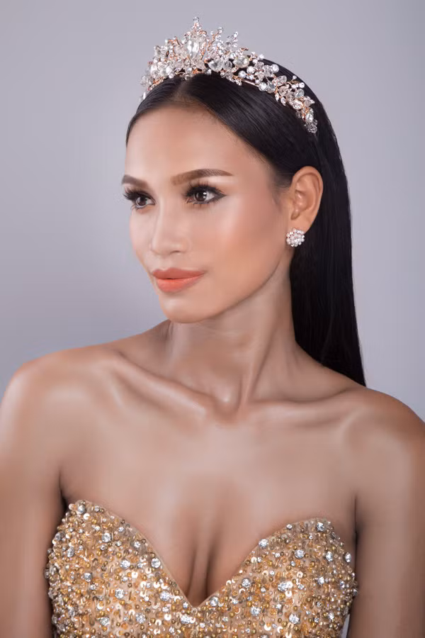 Son màu cam đất dạng lì cũng là lựa chọn phù hợp với các cô gái da bánh mật.