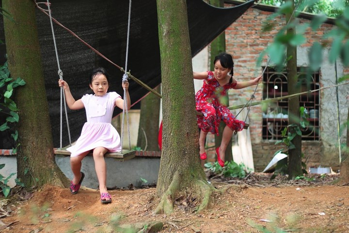 Khu nghỉ dưỡng có rất nhiều cây xanh, không khí trong lành không chỉ thu hút các bạn trẻ mà còn là điểm đến lý tưởng cho các gia đình vào dịp cuối tuần.