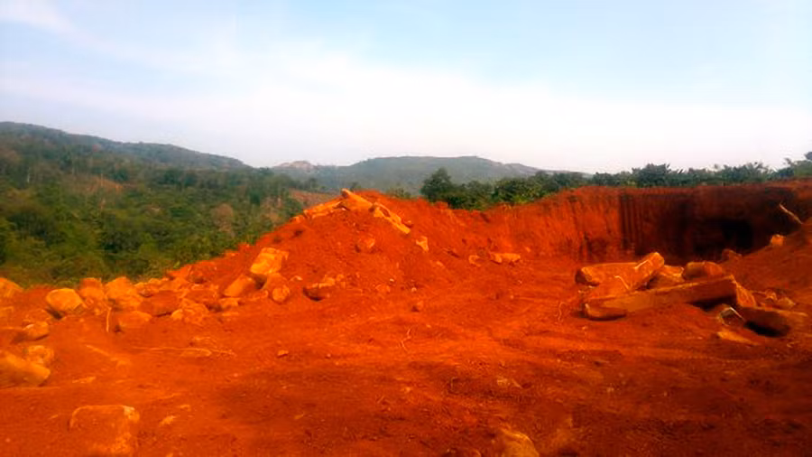 Một bãi đá đã khai thác trái phép (ảnh interrnet)