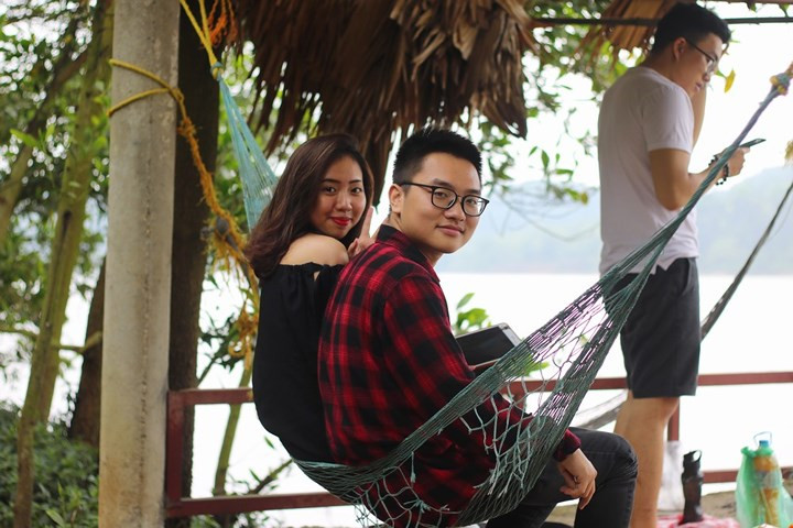 Vì khu nghỉ dưỡng cách trung tâm Hà Nội không quá xa (khoảng 30-40 km) nên bạn có thể chọn đi một mình, đi theo cặp nhưng để được trải nghiệm hết những điều thú vị thì bạn nên đi theo nhóm.