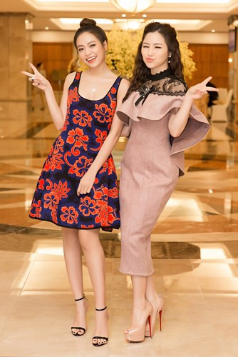  Cả hai vô tư tạo dáng nhí nhảnh trước ống kính. 