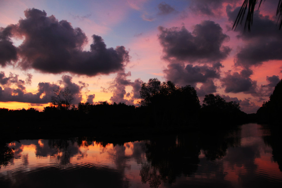 Lúc này là khoảng 5h sáng, mặt trời vẫn chưa lên. Sự trông chờ sẽ khiến bạn không thể rời mắt.