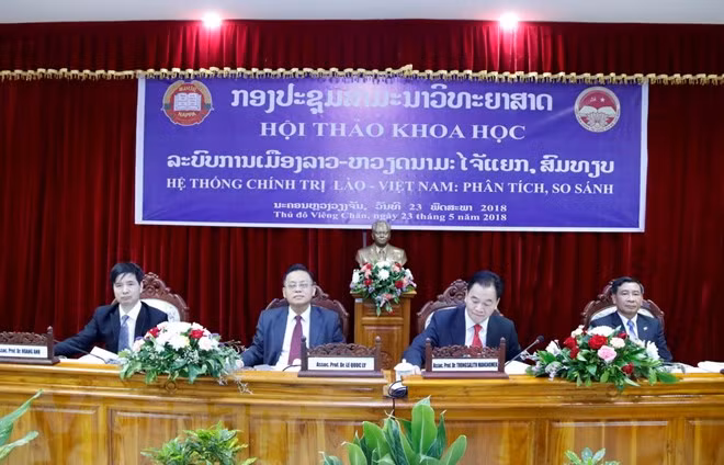 Ban chủ tọa cuộc hội thảo.