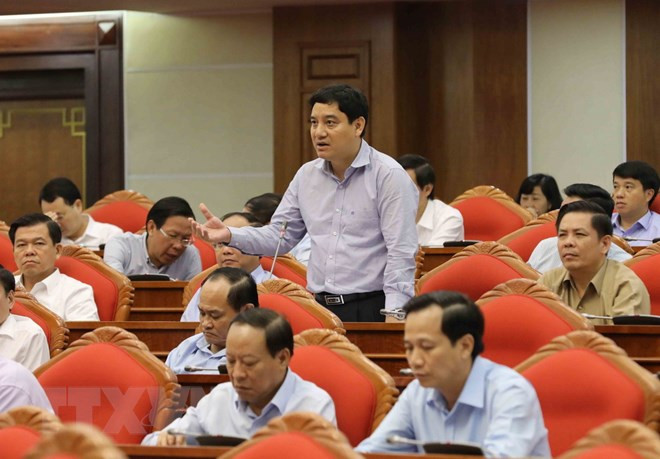 Đồng chí Nguyễn Đắc Vinh, Ủy viên Trung ương Đảng, Bí thư tỉnh ủy Nghệ An phát biểu thảo luận Đề án cải cách chính sách tiền lương.