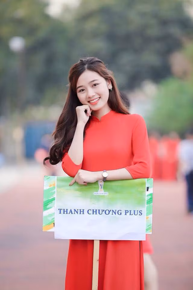 Mẫu người bạn trai lý tưởng của cô gái này chính là một anh chàng hài hước, cao và tính cách chín chắn, trưởng thành. Nguyễn Lý bật mí hiện tại cô chưa tìm thấy một nửa thích hợp để tính chuyện yêu đương. Mẫu người bạn trai lý tưởng của cô gái này chính là một anh chàng hài hước, cao và tính cách chín chắn, trưởng thành. Nguyễn Lý bật mí hiện tại cô chưa tìm thấy một nửa thích hợp để tính chuyện yêu đương.