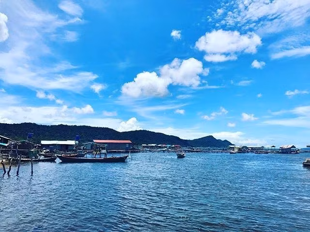  Làng chài Rạch Vẹm xinh đẹp vốn được mệnh danh là “vương quốc sao biển”. Ảnh: @bambi_bilam