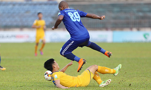 Dưới sự điều hành của ông Trần Anh Tú, VPF đã mạnh tay xử lý bạo lực sân cỏ. Dưới sự điều hành của ông Trần Anh Tú, VPF đã mạnh tay xử lý bạo lực sân cỏ.