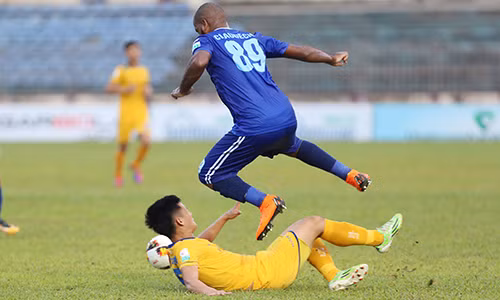 Dưới sự điều hành của ông Trần Anh Tú, VPF đã mạnh tay xử lý bạo lực sân cỏ.