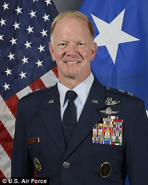 Thiếu tướng Mark Hicks (ảnh) - Chỉ huy Bộ Tư lệnh các lực lượng đặc nhiệm Mỹ ở châu Phi- đã tạm miễn nhiệm 2 sĩ quan chỉ huy bị cáo buộc liên quan đến bê bối tình dục. Ảnh: US. Air Force