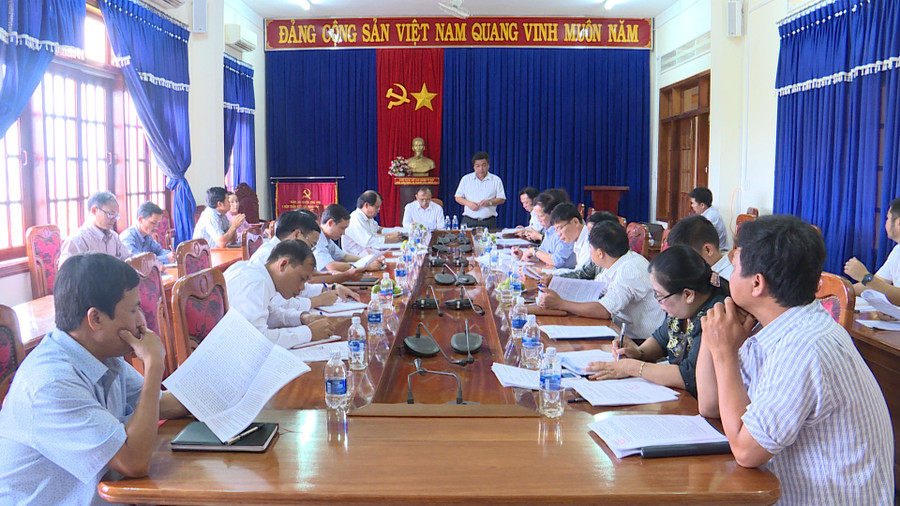  Phó Chủ tịch UBND tỉnh Kpă Thuyên làm việc tại huyện Chư Pưh. Ảnh: L.S