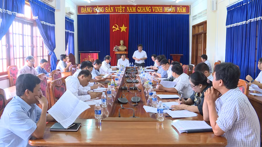  Phó Chủ tịch UBND tỉnh Kpă Thuyên làm việc tại huyện Chư Pưh. Ảnh: L.S