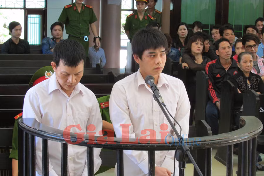 Các bị cáo trước vành móng ngựa. Ảnh: Nguyễn Xuân Các bị cáo trước vành móng ngựa. Ảnh: Nguyễn Xuân