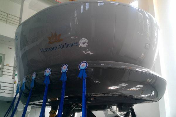 Thiết bị mô phỏng buồng lái động của hai dòng máy bay Airbus A320/A321. Ảnh: Hoàng Liêm Thiết bị mô phỏng buồng lái động của hai dòng máy bay Airbus A320/A321. Ảnh: Hoàng Liêm