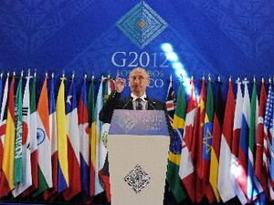 Tổng thống Nga Vladimir Putin phát biểu tại cuộc họp báo sau khi bế mạc Hội nghị thượng đỉnh G20. Tổng thống Nga Vladimir Putin phát biểu tại cuộc họp báo sau khi bế mạc Hội nghị thượng đỉnh G20 .