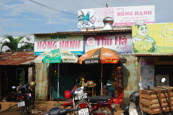 Tiệm tạp hóa Hồng Hạnh nơi xảy ra vụ trộm hơn 1 tỷ đồng. Ảnh: Ô Châu Tiệm tạp hóa Hồng Hạnh nơi xảy ra vụ trộm hơn 1 tỷ đồng. Ảnh: Ô Châu