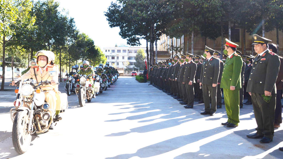  Công an tỉnh ra quân mở đợt cao điểm bảo đảm TTATGT và an ninh trật tự trước, trong và sau Tết Nguyên đán 2023. Ảnh: Lê Anh