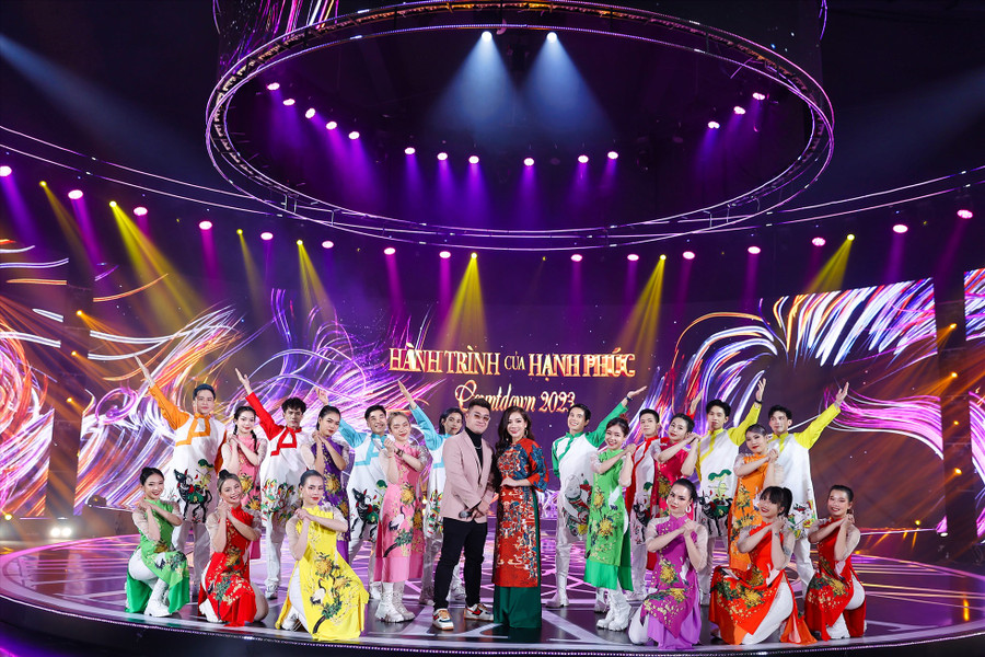 22h00 ngày 31.12.2022 trên sóng VTV1 sẽ diễn ra chương trình nghệ thuật đếm ngược Countdown 2023 - chương trình đặc biệt đón chào năm mới 2023 với chủ đề “Hành trình của hạnh phúc”. Ảnh: VTV