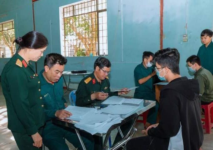 Hội đồng Nghĩa vụ quân sự thị xã An Khê tổ chức khám tuyển công dân nhập ngũ năm 2023. Ảnh: Vĩnh Hoàng
