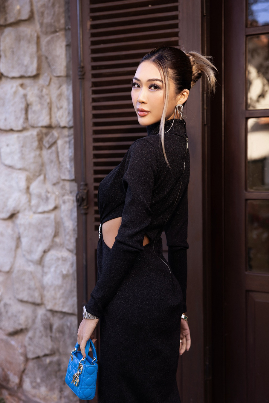 Sau khi bước ra từ Hoa hậu Hoàn vũ Việt Nam 2019, người đẹp Tường Linh có cuộc sống kín tiếng. Cô chọn váy cắt xẻ táo bạo trong lần xuất hiện này. Ảnh: Hải Nguyễn