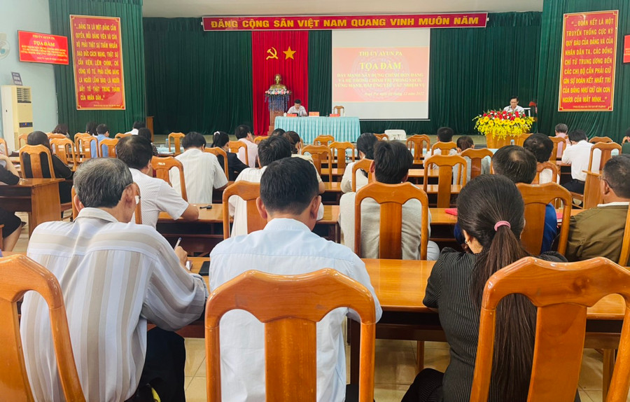 Quang cảnh buổi tọa đàm. Ảnh: Vũ Chi