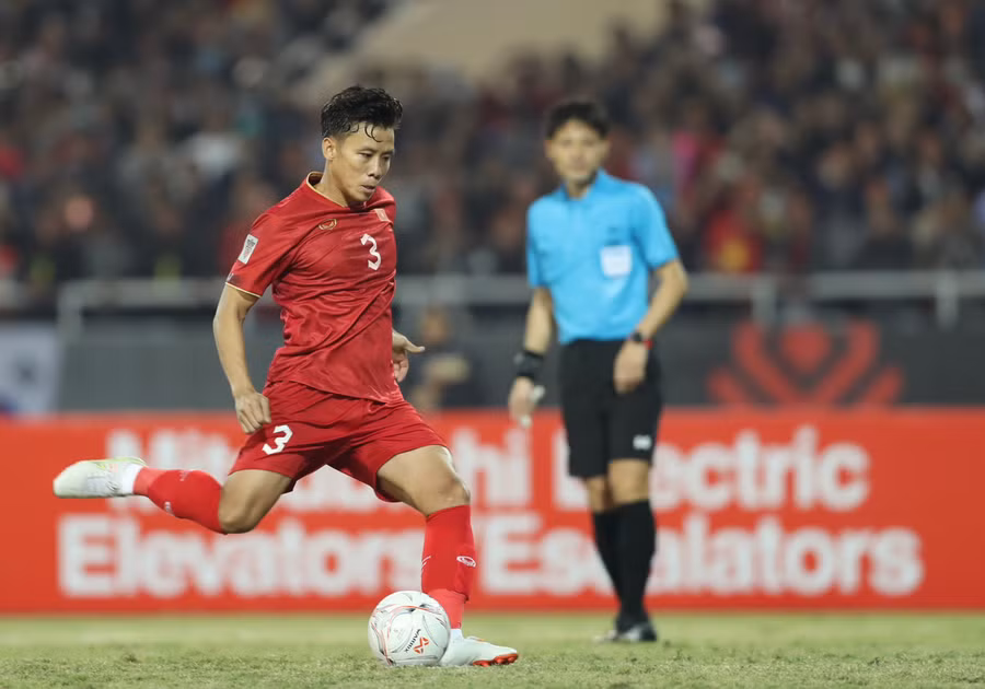 Quế Ngọc Hải nâng tỷ số lên 2-0 cho đội tuyển Việt Nam. Ảnh: Tuấn Hữu