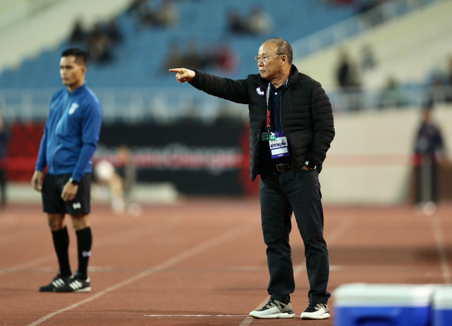 HLV Park Hang-seo đã chứng tỏ sự dày dặn dù đội bóng của ông chịu thiệt thòi về nhân sự. Ảnh: Tuấn Hữu