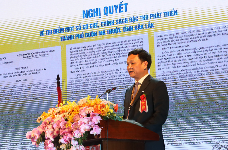 Chủ tịch UBND thành phố Buôn Ma Thuột Vũ Văn Hưng phát biểu tại buổi lễ. Chủ tịch UBND thành phố Buôn Ma Thuột Vũ Văn Hưng phát biểu tại buổi lễ.