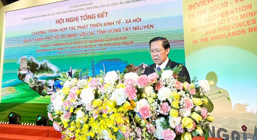 Ông Phan Văn Mãi-Chủ tịch UBND TP. Hồ Chí Minh phát biểu kết thúc hội nghị. Ảnh: Diễm Thương Ông Phan Văn Mãi-Phó Bí thư thường trực Thành ủy, Chủ tịch UBND thành phố Hồ Chí Minh phát biểu kết thúc hội nghị