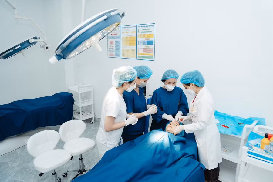 Đi vào hoạt động, Thẩm mỹ viện Quốc tế SENSE là địa chỉ tin cậy được nhiều khách hàng lựa chọn. Ảnh cơ sở cung cấp