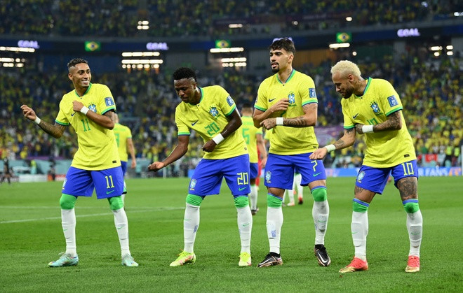 Các cầu thủ Brazil đã phô diễn điệu múa Samba trên đất Qatar. Ảnh: FIFA