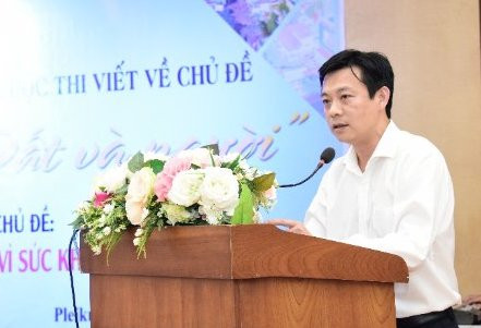 Ông Đỗ Việt Hưng-Phó Bí thư Thành ủy, Chủ tịch UBND TP. Pleiku phát động cuộc thi viết về chủ đề “Pleiku-Cao nguyên xanh vì sức khỏe” và Ảnh đẹp Pleiku. Ảnh: Đức Thụy
