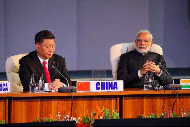 Lãnh đạo Trung-Ấn tại hội nghị thượng đỉnh BRICS ở Nam Phi. Ảnh: Reuters Lãnh đạo Trung-Ấn tại hội nghị thượng đỉnh BRICS ở Nam Phi. Ảnh: Reuters