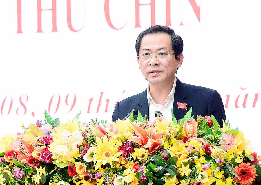 Phó Chủ tịch Thường trực UBND tỉnh Đỗ Tiến Đông trình bày một số tờ trình do UBND tỉnh trình tại kỳ họp. Ảnh: Đức Thụy Phó Chủ tịch Thường trực UBND tỉnh Đỗ Tiến Đông trình bày một số tờ trình do UBND tỉnh trình tại kỳ họp. Ảnh: Đức Thụy