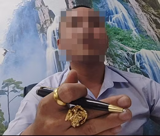 Trưởng phòng Tính yêu cầu PV đi vay nóng, cầm xe máy để lấy tiền đầu tư vào công ty nếu không sẽ mất cơ hội làm việc tại đây.