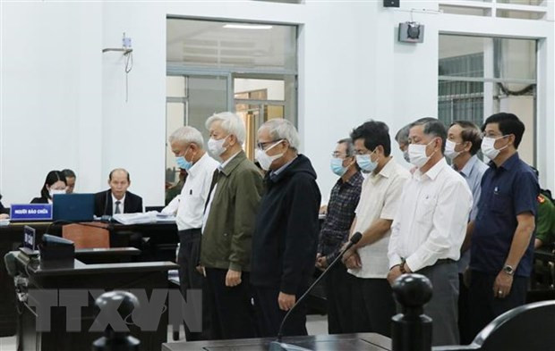 Các bị cáo tại phiên tòa xét xử trong chiều 29/12. (Ảnh: Tiên Minh/TTXVN) Các bị cáo tại phiên tòa xét xử trong chiều 29/12. (Ảnh: Tiên Minh/TTXVN)