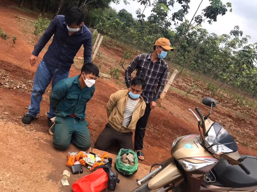 Bộ đội Biên phòng tỉnh bắt giữ các đối tượng trong chuyên án GL 422. Ảnh: Vĩnh Hoàng