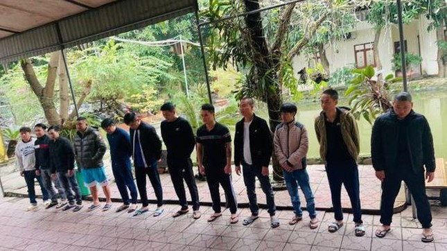 Các đối tượng liên quan tại cơ quan công an. Ảnh: Công an Nghệ An Các đối tượng liên quan tại cơ quan công an. Ảnh: Công an Nghệ An