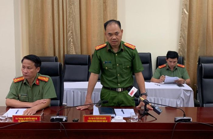 Đại tá Trần Văn Hiếu khuyến cáo người dân không vay tiền qua app. Ảnh: Lê Trai Đại tá Trần Văn Hiếu khuyến cáo người dân không vay tiền qua app. Ảnh: Lê Trai.