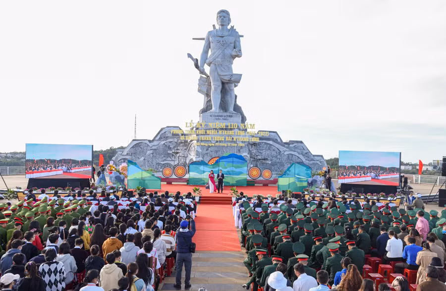 Lễ kỷ niệm 110 năm phong trào khởi nghĩa N'Trang Lơng và lễ khánh thành tượng đài N'Trang Lơng. Ảnh: Đinh Thanh Hải