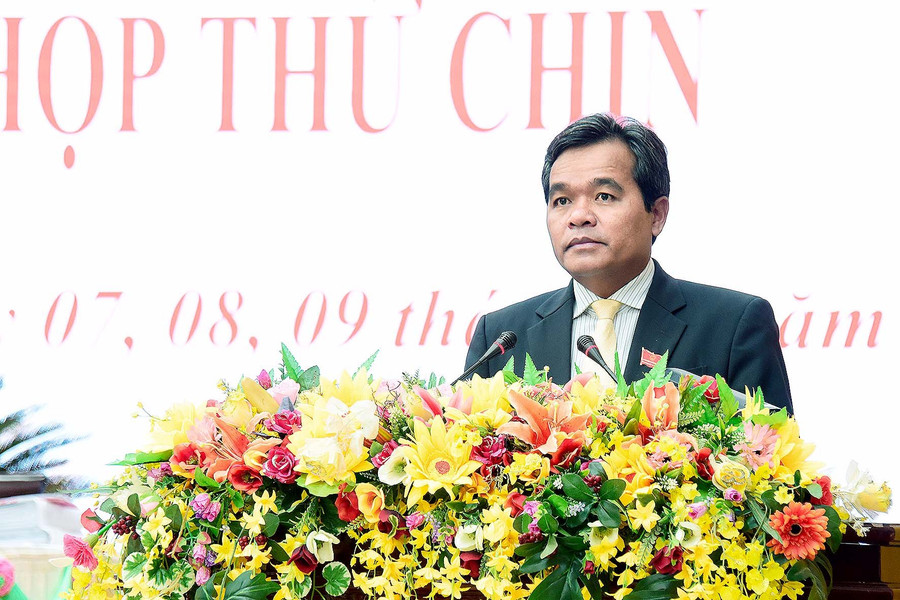  Bí thư Tỉnh ủy, Chủ tịch HĐND tỉnh Hồ Văn Niên phát biểu bế mạc kỳ họp. Ảnh: Đức Thụy