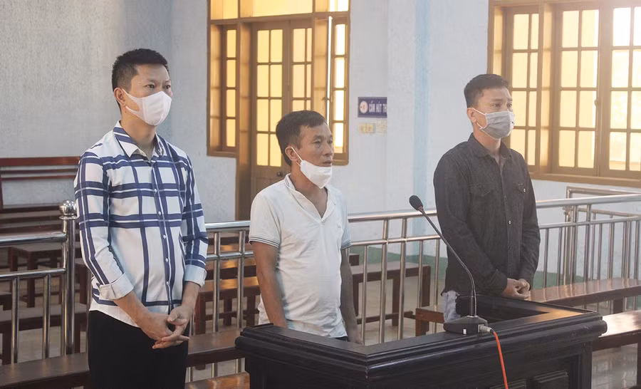 3 đối tượng tại Gia Lai bị đưa ra xét xử vì cá độ bóng đá qua website Bong88. Ảnh: Văn Ngọc