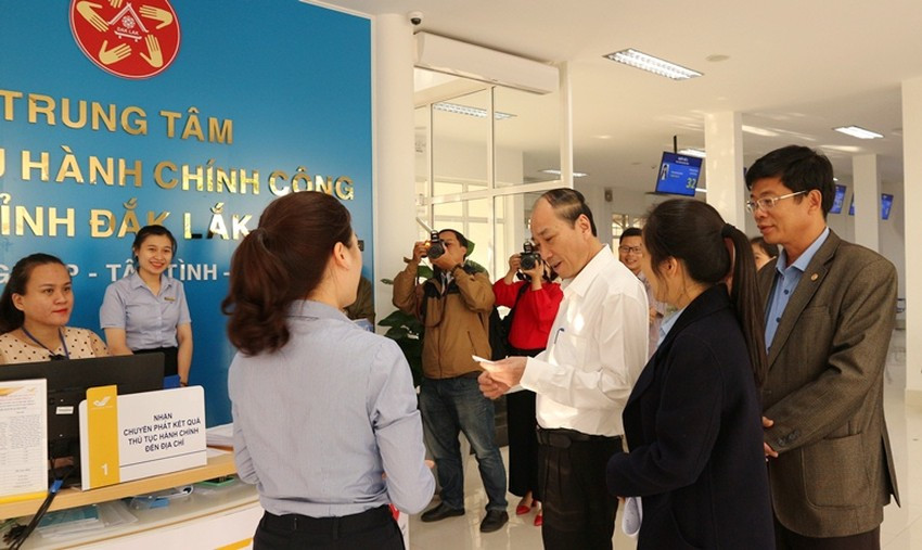 Chủ tịch UBND tỉnh Đắk Lắk Phạm Ngọc Nghị thị sát trung tâm hành chính công tỉnh: Ảnh: Văn phòng UBND tỉnh Đắk Lắk