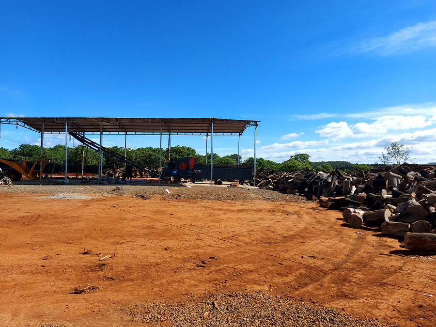  Công ty Nông Lâm nghiệp Phố núi đặt máy băm dăm trái phép tại xã Ia Pếch. Ảnh: Nguyễn Tú