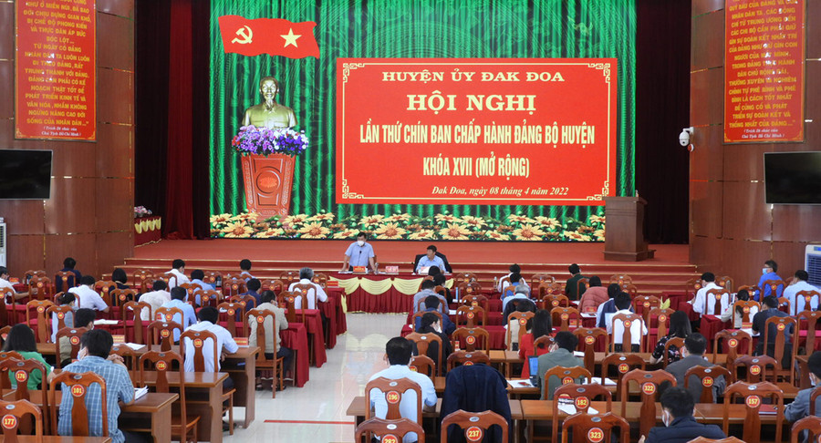 Quang cảnh Hội nghị lần thứ 9 Ban Chấp hành Đảng bộ huyện Đak Đoa khóa XVII (mở rộng). Ảnh: Thanh Nhật Quang cảnh Hội nghị lần thứ 9 Ban Chấp hành Đảng bộ huyện Đak Đoa khóa XVII (mở rộng). Ảnh: Thanh Nhật