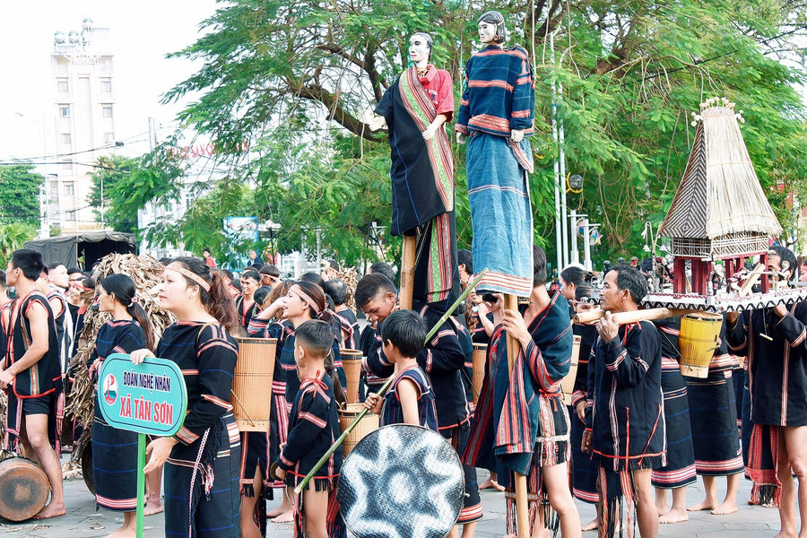 Các đội nghệ nhân còn kỳ công chuẩn bị đầy đủ 