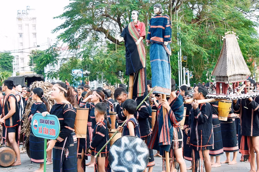 Các đội nghệ nhân còn kỳ công chuẩn bị đầy đủ 