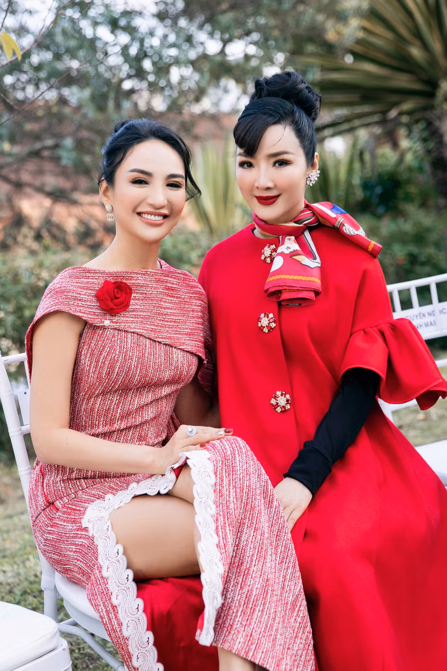 Hoa hậu Giáng My đọ sắc cùng Hoa hậu Ngọc Diễm. Đây là hai người đẹp có thời gian đương nhiệm dài sau khi đăng quang cuộc thi nhan sắc. Ảnh: Kiếng Cận