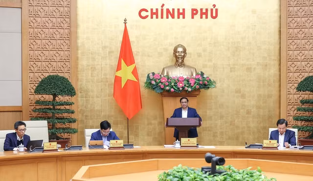 Thủ tướng đề nghị các đại biểu trình bày báo cáo, phát biểu ý kiến ngắn gọn, rõ ý, đi thẳng vào vấn đề; tập trung thảo luận các vấn đề quan trọng, còn ý kiến khác nhau cần thảo luận, xin ý kiến Chính phủ, bảo đảm tiến độ, chất lượng của phiên họp - Ảnh: VGP/Nhật Bắc