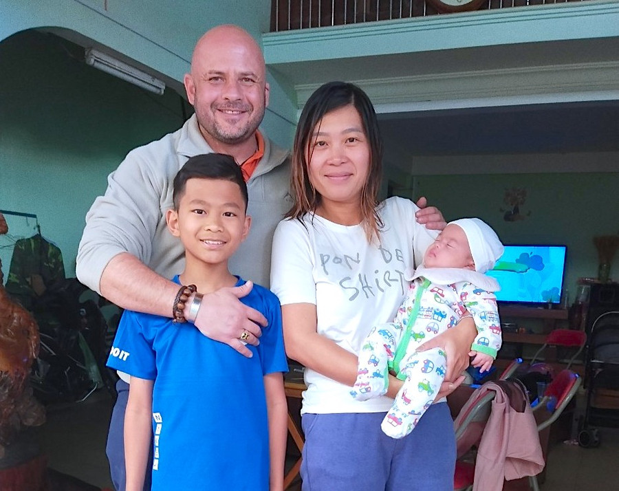 Năm nay, ông Luke Williams sẽ đón chào năm mới cùng gia đình nhỏ của mình tại Phố núi Pleiku. Ảnh: Mộc Trà Năm nay, ông Luke Williams sẽ đón chào năm mới cùng gia đình nhỏ của mình tại Phố núi Pleiku. Ảnh: Mộc Trà